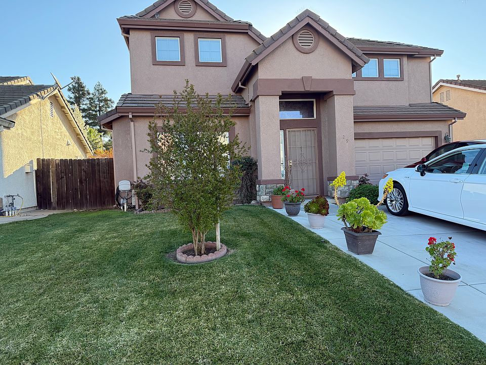 1st image of 29 Poinsettia Ct