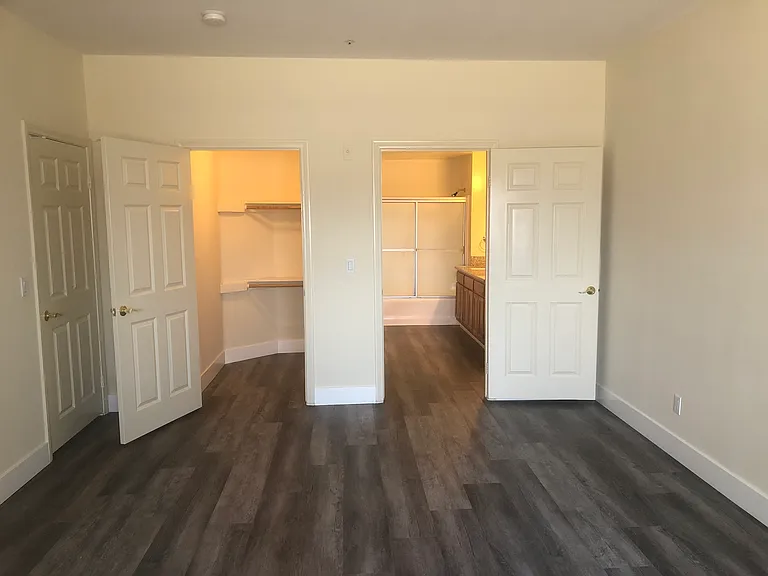 1426 Brockton Ave — Photo 16