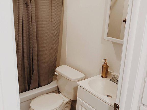 3rd image of 634 N 800 W APT 1