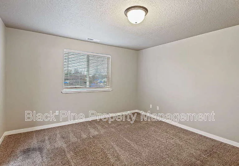 1873 N Justin Ave — Photo 28