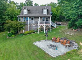 34 Autumn View Dr, Hendersonville, NC 28792