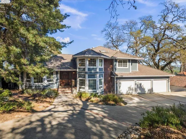 14 Fairway Ln, Pleasanton, CA 94566