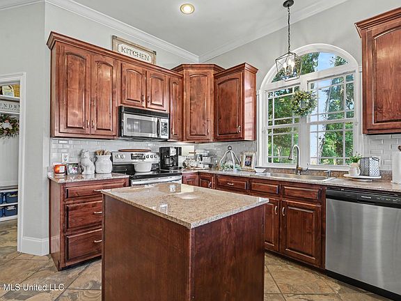 4th image of 5402 Huckleberry Ln