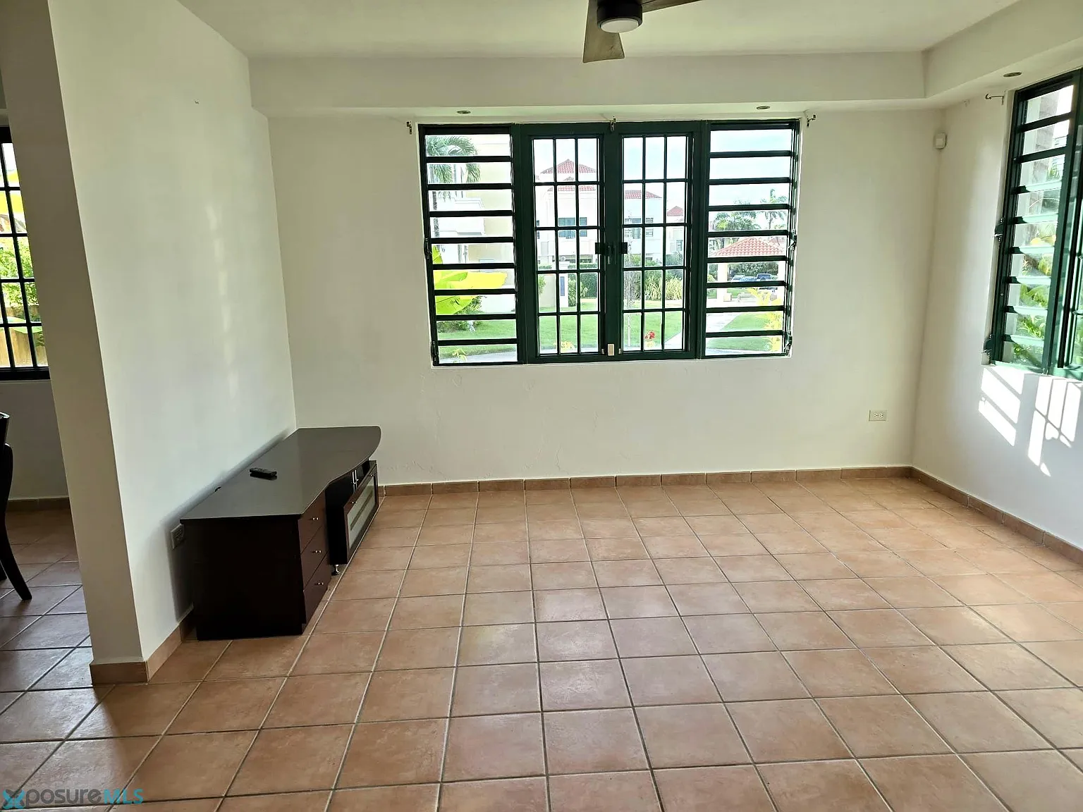 3 bed, 2.5 bath, 1300 sqft, $3,000 — Photo 2