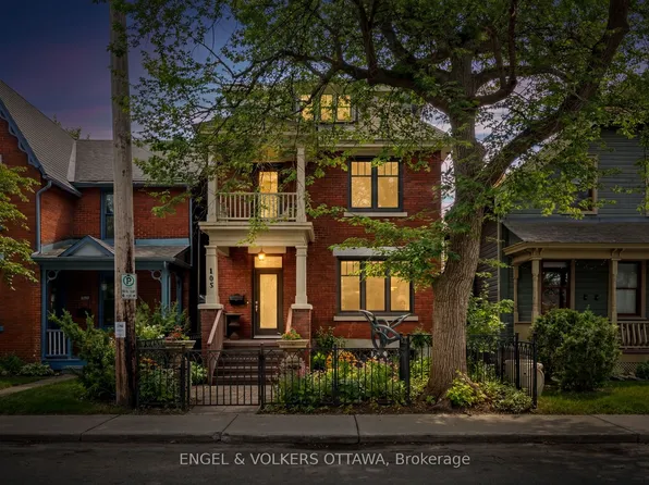 105 Stanley Ave, Ottawa, ON K1M 1N8
