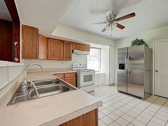 5th image of 3530 Burgundy Ln
