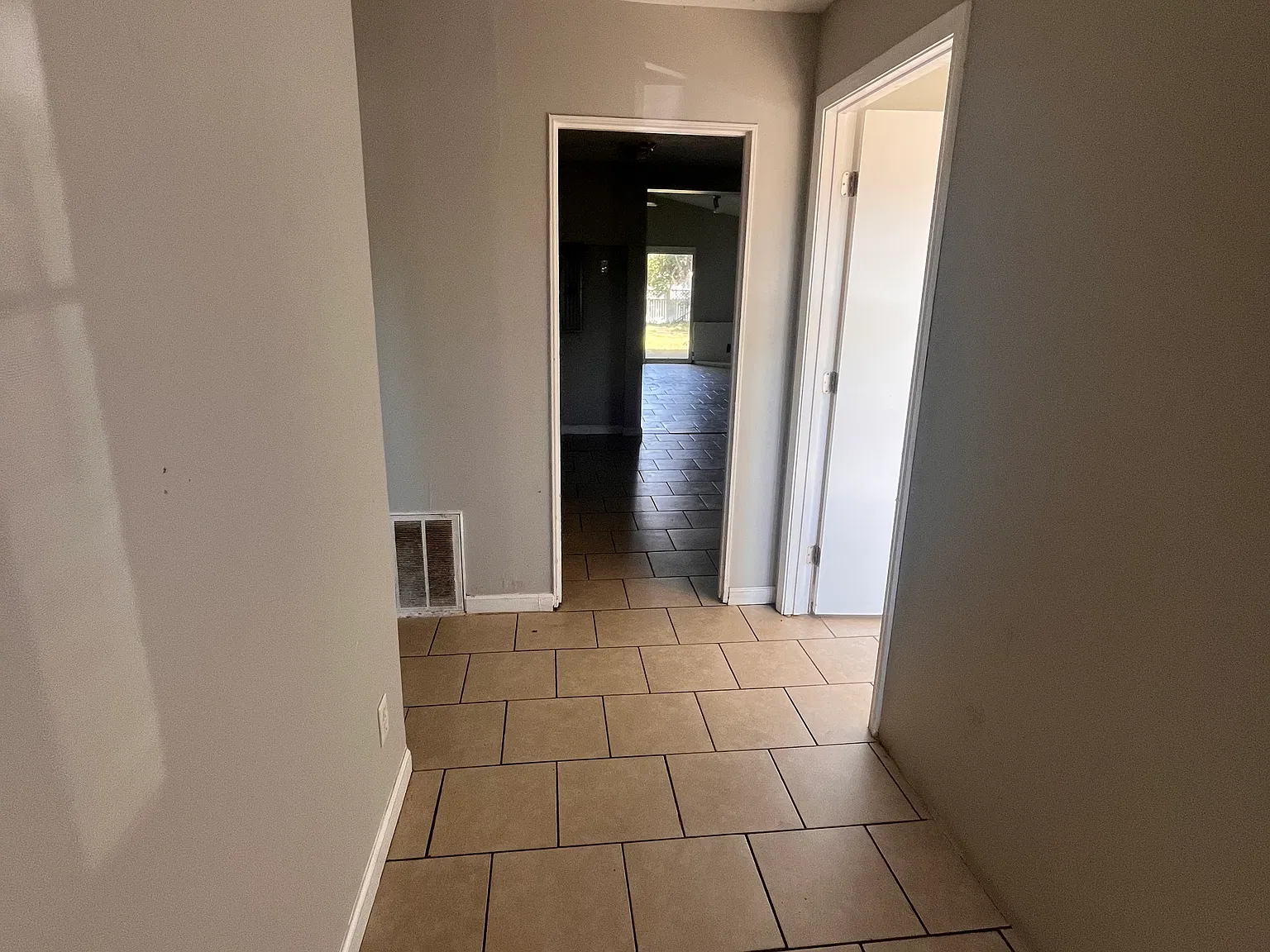 4 bed, 1450 sqft, $1,800 — Photo 2