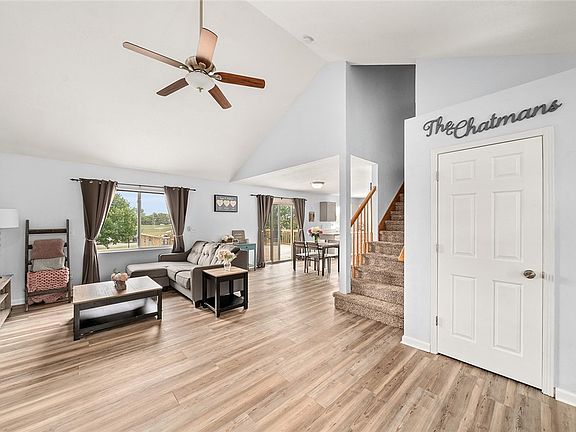 4th image of 2821 SW Townpark Dr