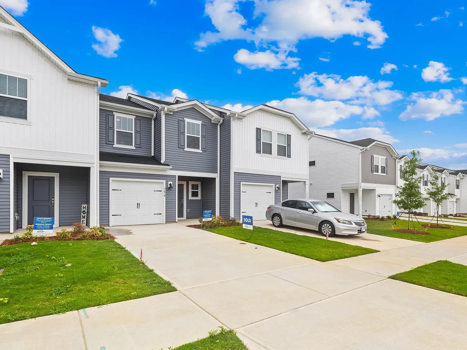 3 bed, 2.5 bath, 1400 sqft, $1,950 — Photo 2