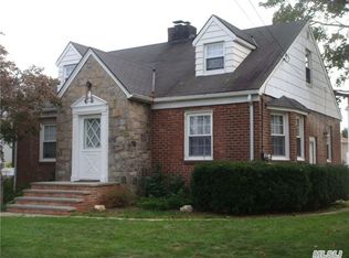 3 Floral Pl, Bellmore, NY 11710