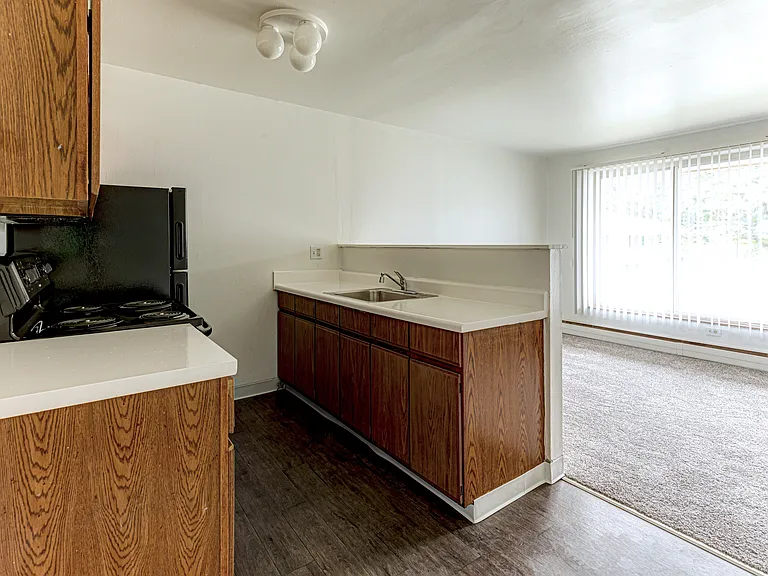 Manor House Apartments — Photo 16
