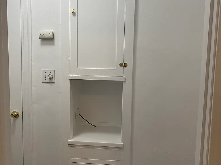 Vintage Hall Storage and Wi-Fi Router/Modem Niche