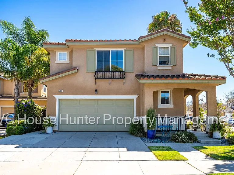 708 Entrada Dr — Photo 1