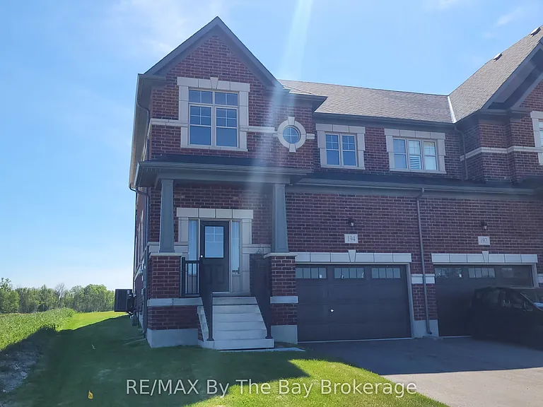 194 Union Blvd — Photo 1
