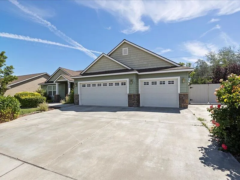 3 bed, 2.0 bath, 1886 sqft, $2,750 — Photo 3