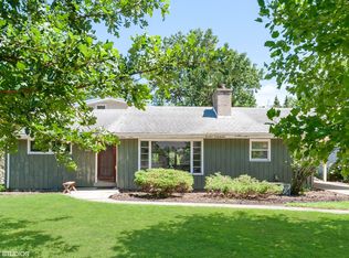 909 Glendale Rd, Glenview, IL 60025