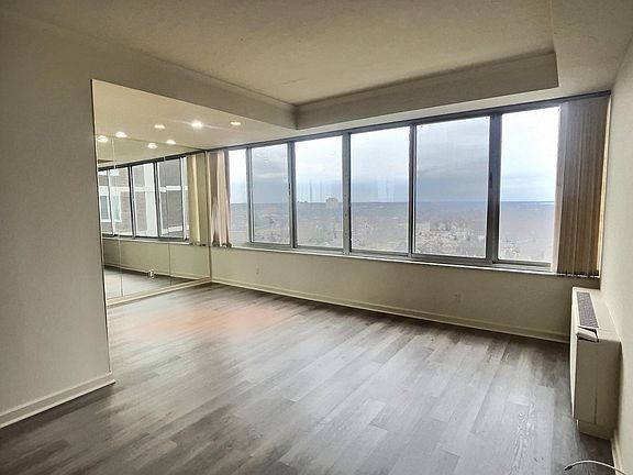 5th image of 12900 Lake Ave #Penthouse 19