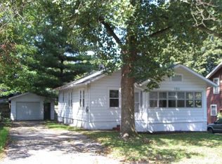 780 11th St, Charleston, IL 61920