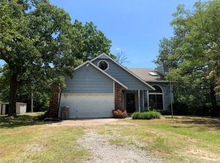 2070 N 255th Rd, Mounds, OK 74047
