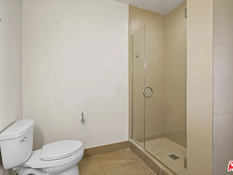 1100 Hope St #Penthouse 205 — Photo 38