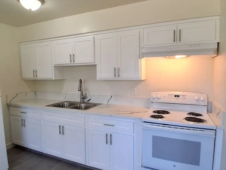 453 N. Orchard St — Photo 4