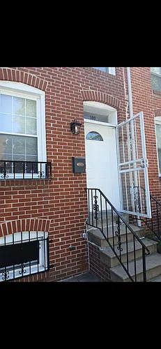 103 S Schroeder St Photo 1