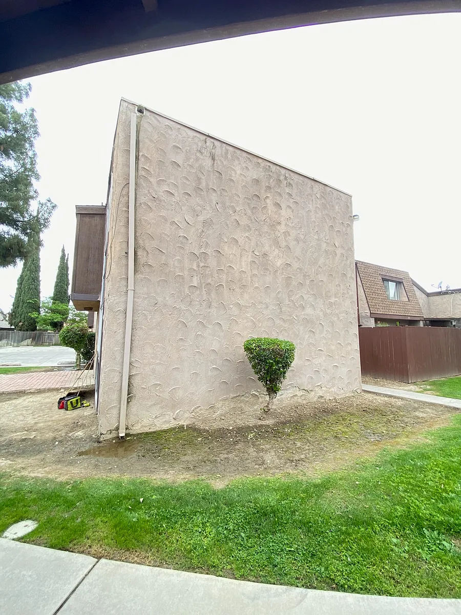 Building Photo - 5900 Almendra Ave #C