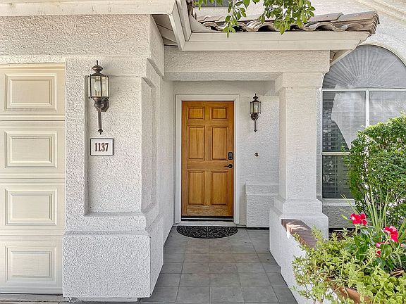 2nd image of 1137 W Betty Elyse Ln