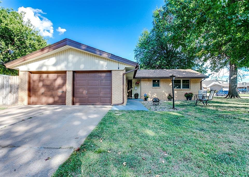 1st image of 3112 Oakbrook Dr