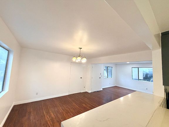 5th image of 2638 S Longwood Ave #2638