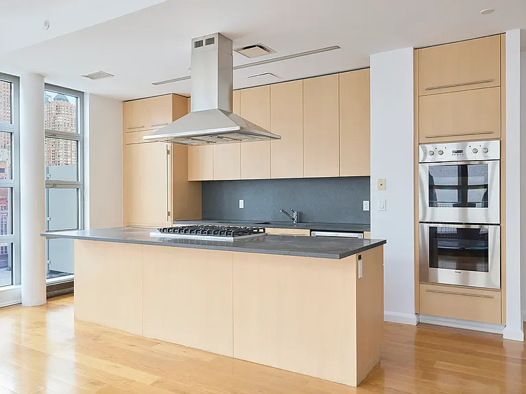 500 W 53rd St #6A — Photo 6
