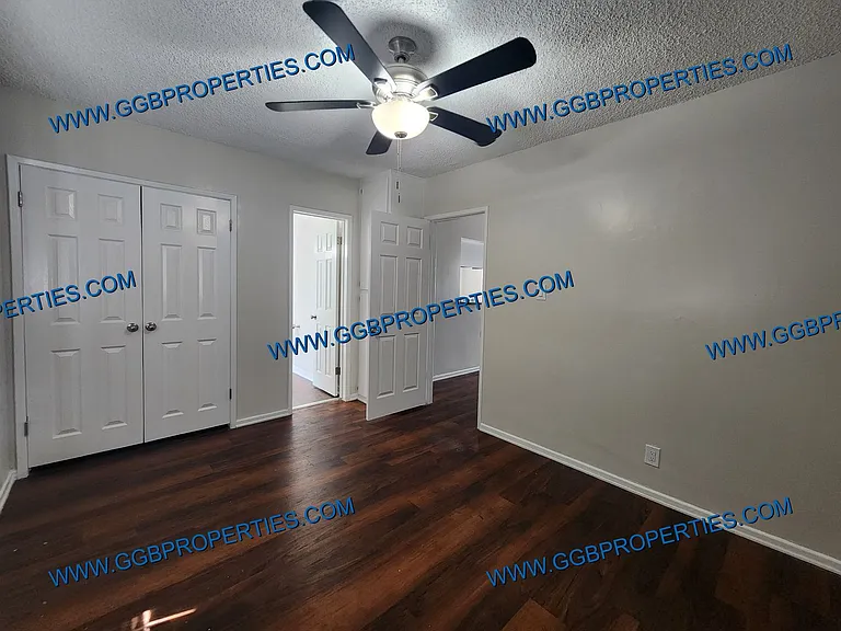 1050 E Harding St — Photo 10
