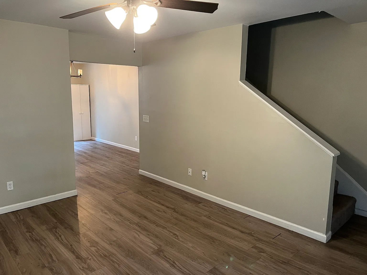 2 bed, 2.5 bath, 1024 sqft, $1,100 — Photo 3