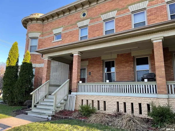300 S A St APT 2, Monmouth, IL 61462