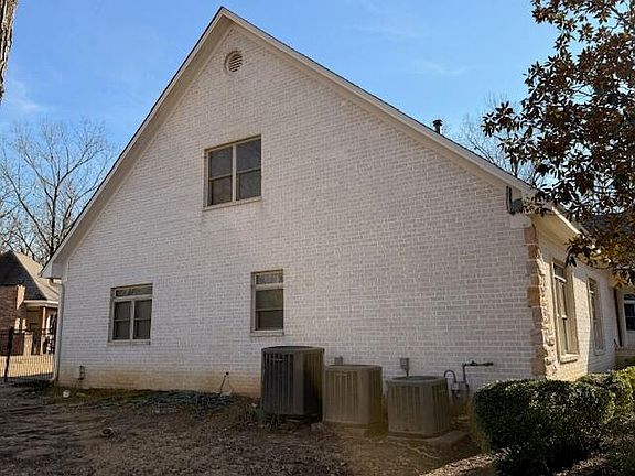 3rd image of 108 Brookside Ct