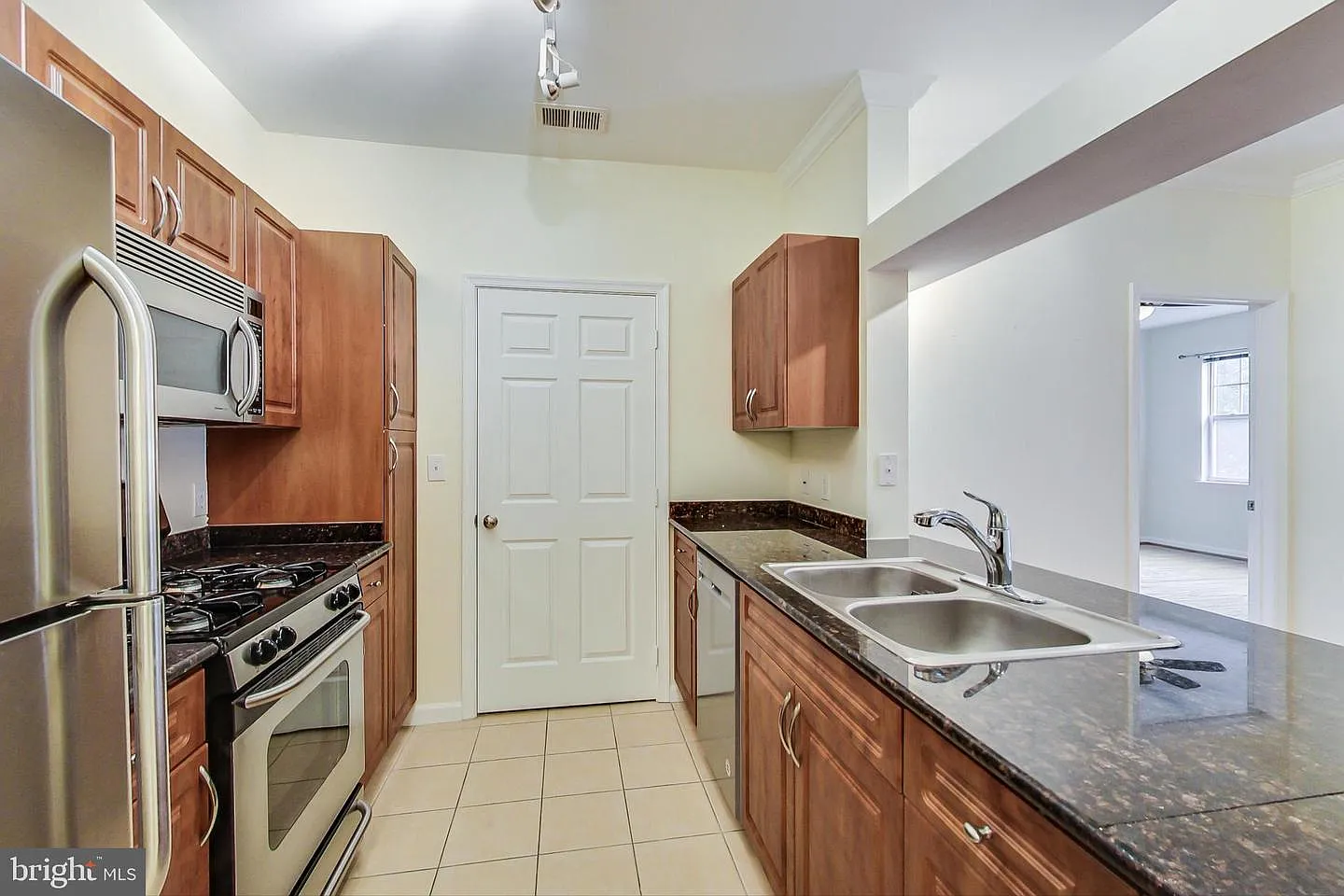 12958 Centre Park Cir — Photo 4