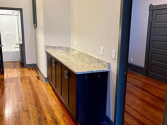 5th image of 105 Campbell Ave SW #305