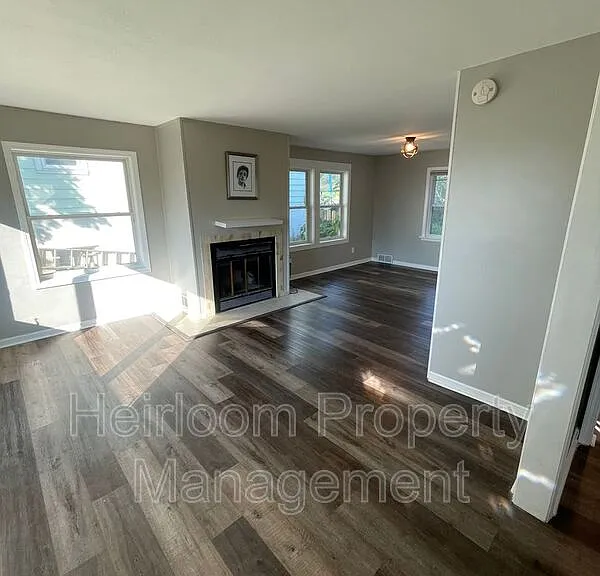 709 E Skyline Pkwy — Photo 5