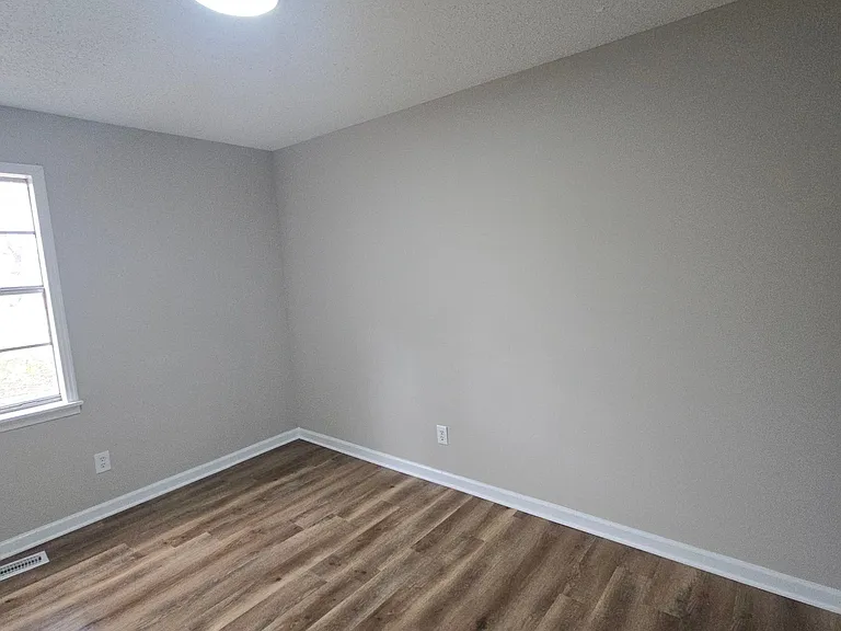 1496 E Jefferson St — Photo 11