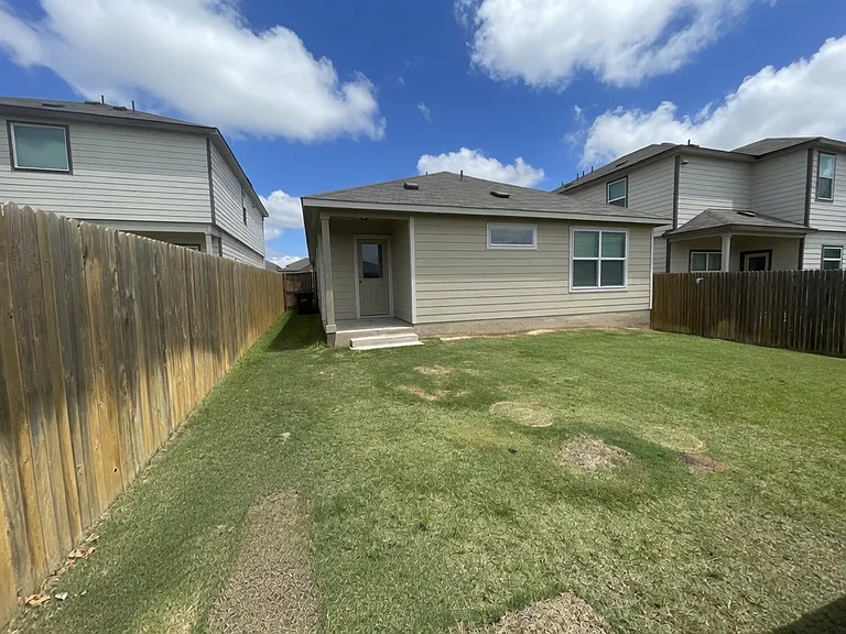 121 Rowdy Yates Way — Photo 4