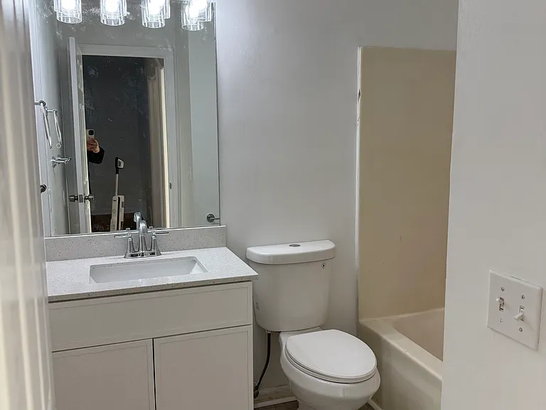 210 S Keeneland Dr #B — Photo 3