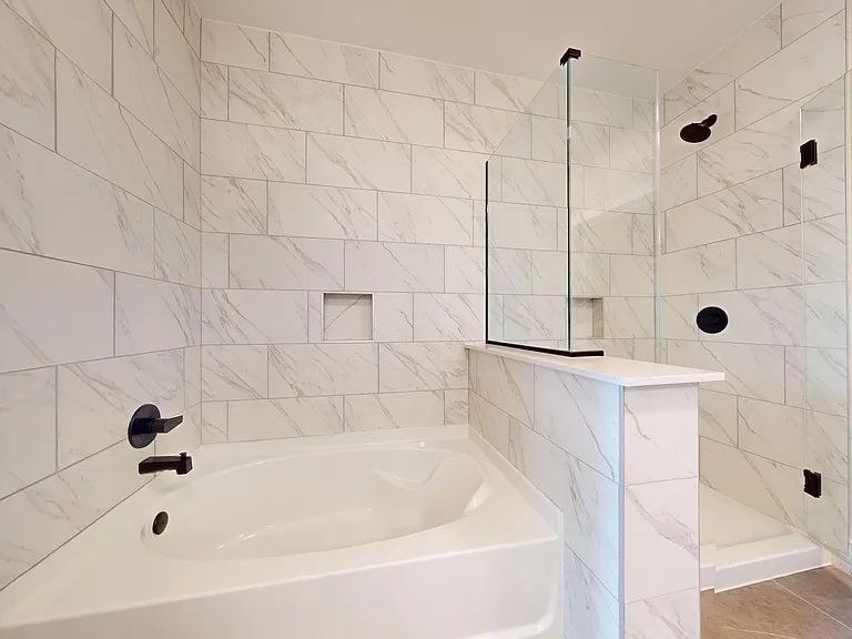 NorthPark_interior_bathroom_C6_133128