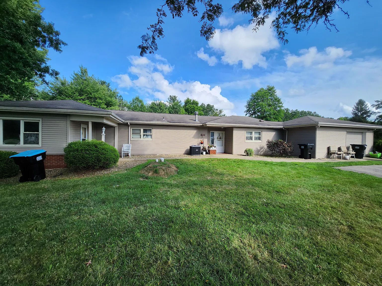 3 bed, 1977 sqft, $1,500 — Photo 1