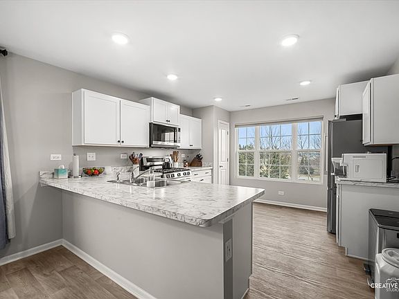 3rd image of 2352 Alison Ave