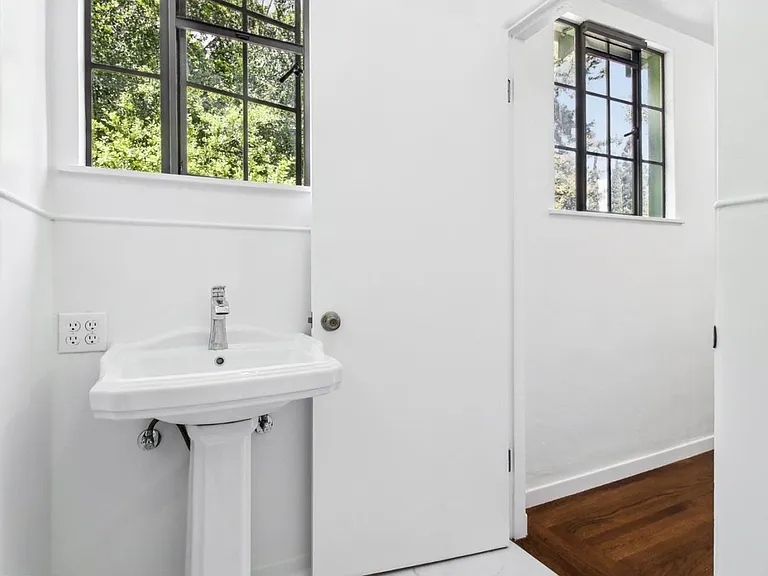 1040 Creek Dr — Photo 44