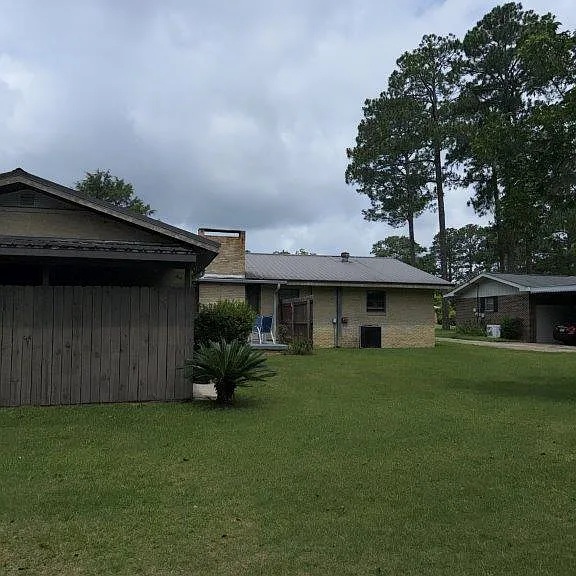 1113 Sumter St — Photo 2