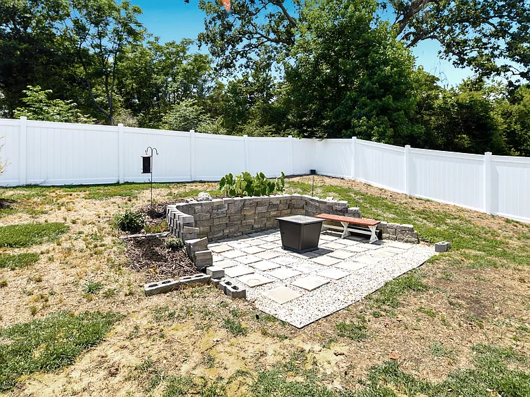 291 Burnside Dr — Photo 50