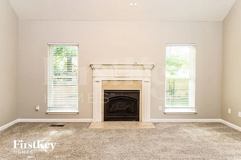 3 bed, 2.0 bath, 1584 sqft, $1,830 — Photo 4