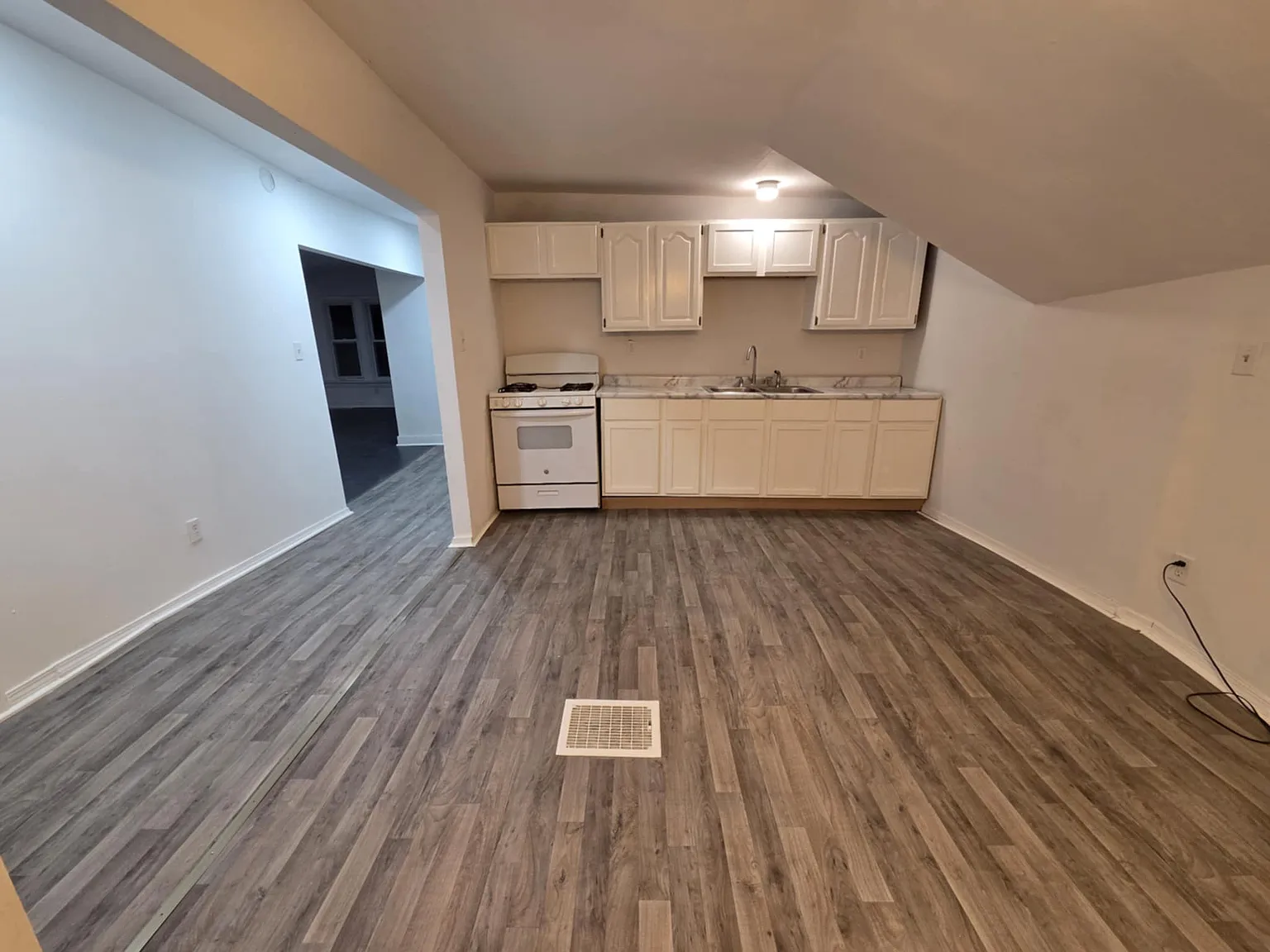 2 bed, 950 sqft, $1,250 — Photo 1