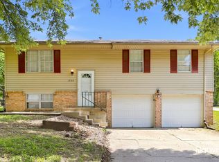 1300 NW Golfview Ct, Grain Valley, MO 64029